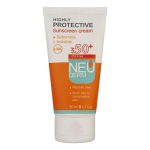 کرم ضد آفتاب بی رنگ نئودرم مدل Highly Protective SPF50 مناسب پوست های چرب تا مختلط حجم 50 میلی لیتر