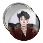 آینه جیبی خندالو مدل کیهیون گروه مانستا اکس MONSTA X  کد 12272